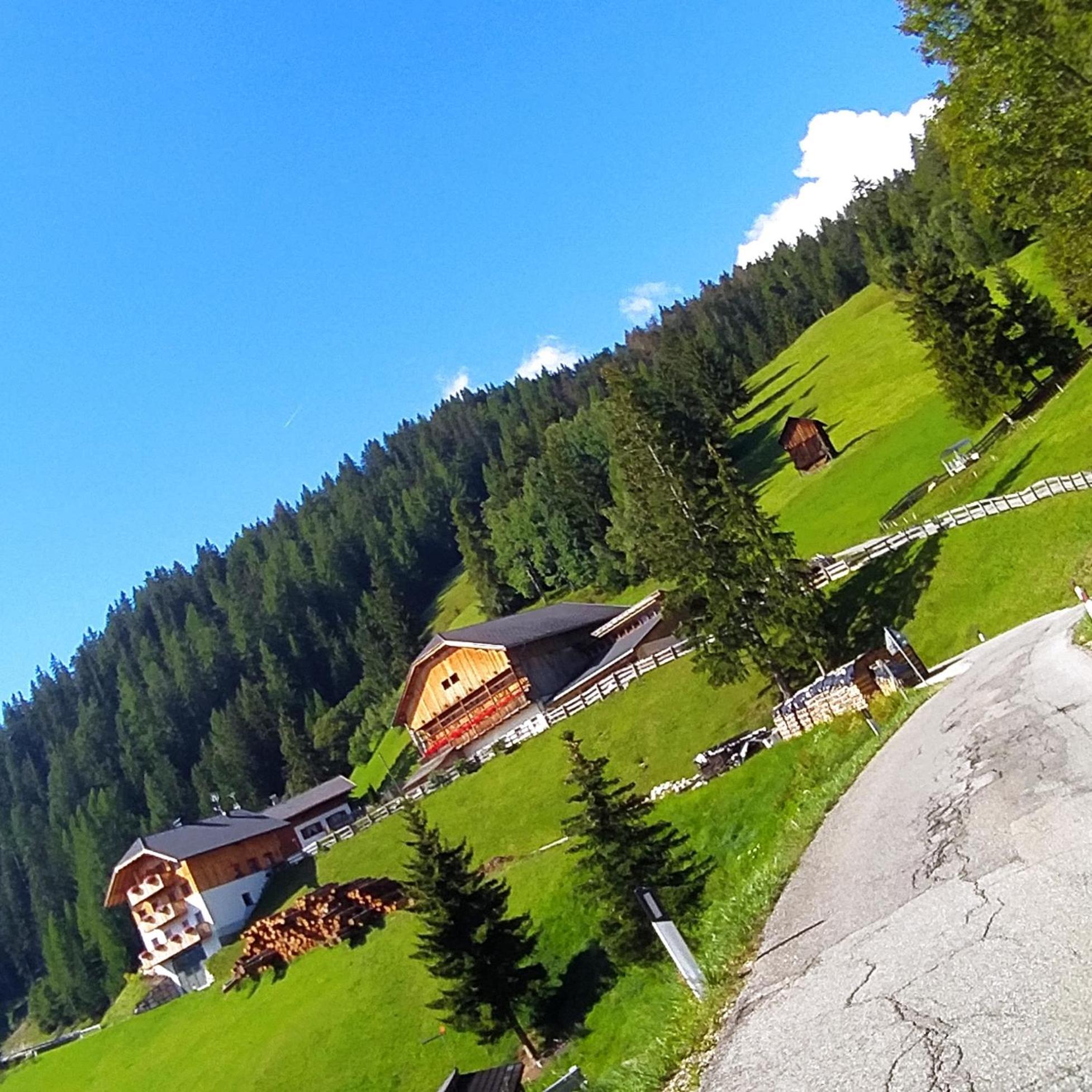 Agriturismo Luech Picedac La Valle Eksteriør billede